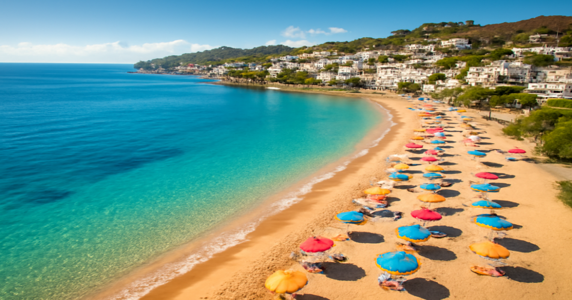 Explore the beauty of пляжные курорты Средиземного моря with this stunning beach resort view.
