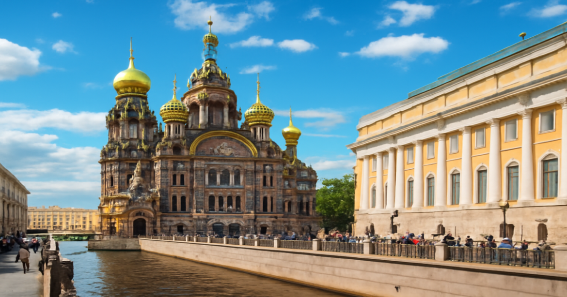 Explore the beauty of экскурсии в Санкт-Петербурге with iconic landmarks and vibrant city life.
